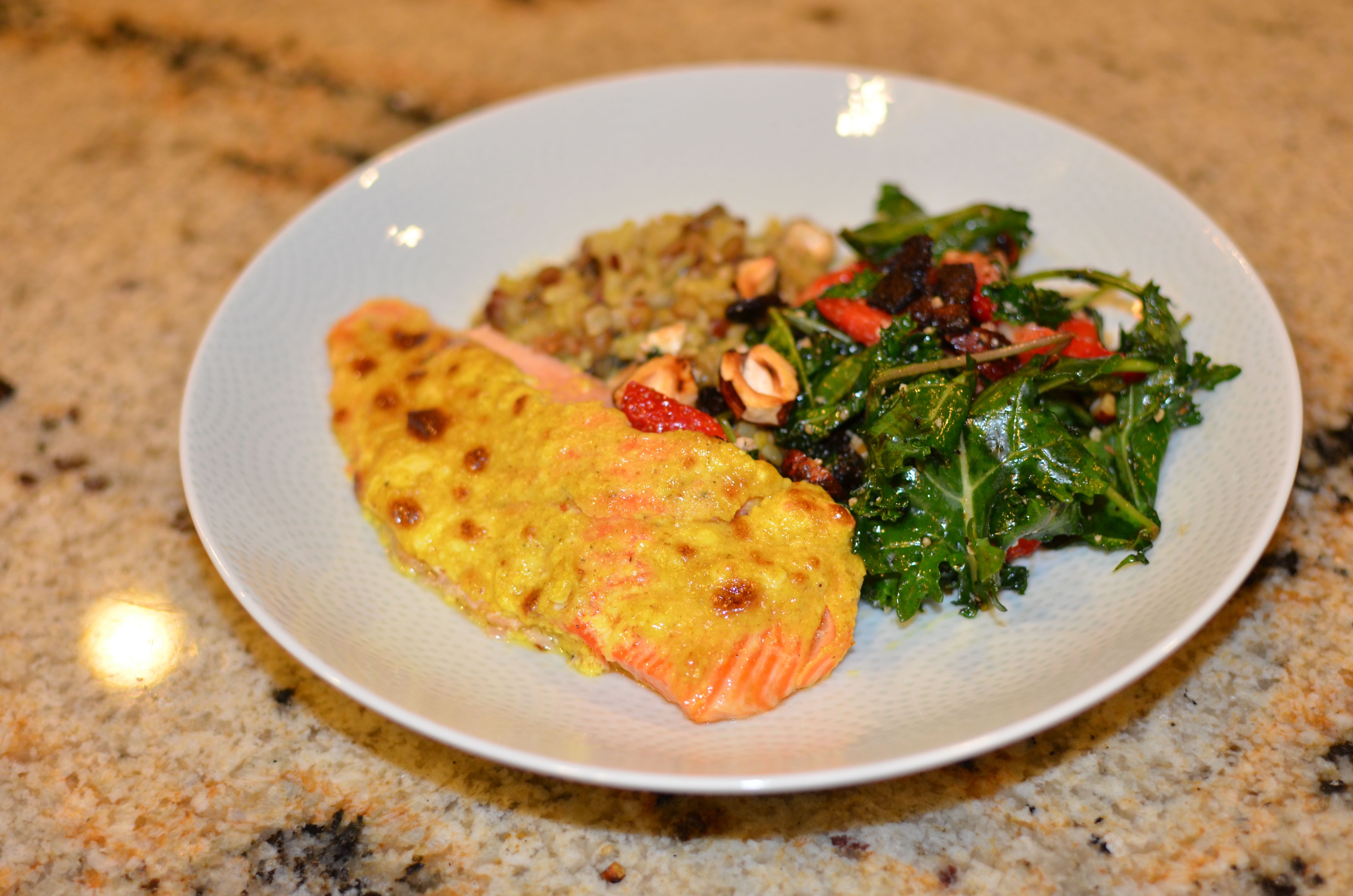 Baked salmon with a lemon curry topping