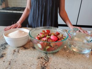 Cut rhubarb, sugar and water